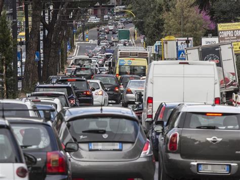 Trattandosi di un anello continuo l'inizio (il km 0). Traffico a Roma, dal Grande Raccordo Anulare a via ...