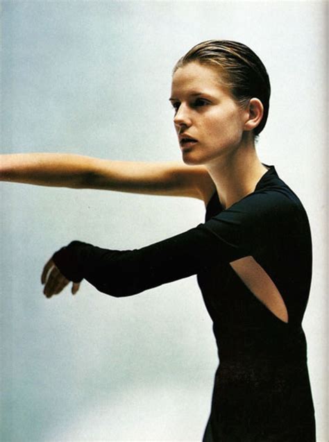Stella Tennant 1990s Her Unconventional Androgynous Looks Helped Her