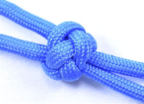 I have in the past shown you how to tie a multi strand wall knot, but the 2 strand version is harder to figure out. Make a Two Strand Diamond Knot w/ Paracord - BoredParacord.com | Lanyard knot, Paracord bracelet ...