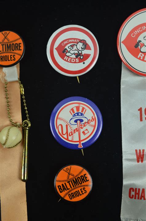 Lot Detail Vintage Lot Of 5 Pinback Buttons W1976 Cincinnati Reds