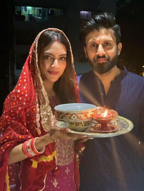 Nusrat jahan age, height, weight nusrat jahan family, caste, husband Nusrat Jahan celebrates Karwa Chauth with husband Nikhil ...