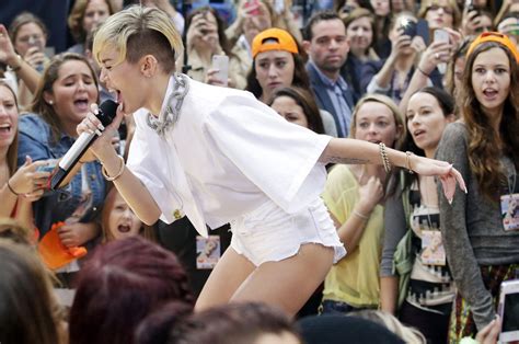 Miley Cyrus Talked Twerking On Late Night With Jimmy Fallon Upi Com
