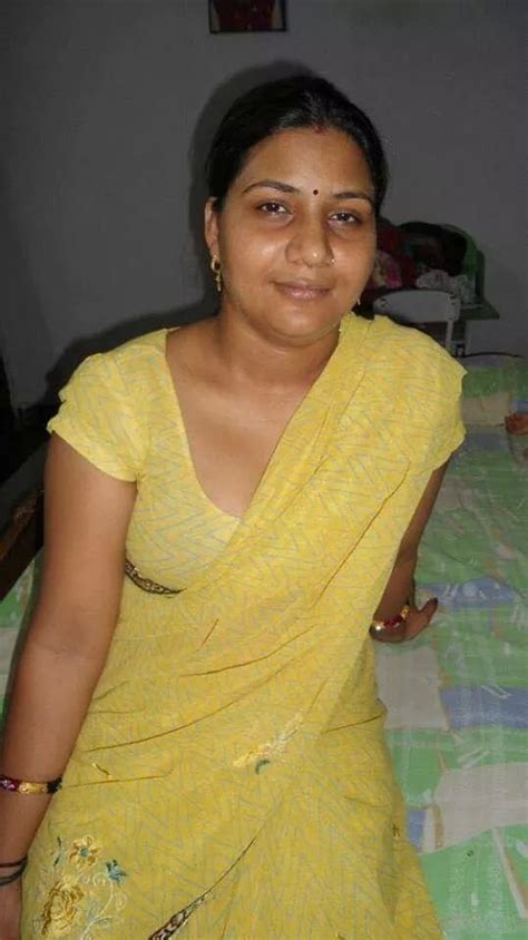 Tamil Aunty Saree Look Tamil Aunties Hot Photos In Saree Tamil