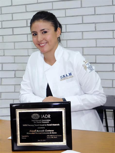 Premio Internacional A Alumna Del Posgrado De Odontología