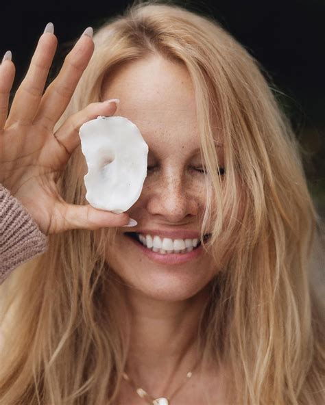 Pamela Anderson Shows Off Her Freckles In Makeup Free Selfie