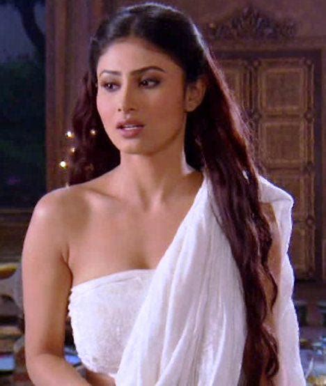 Mouni Roy Hot Pictures Mouni Roy In Naagin Sexy Images New Pics Latest Photos