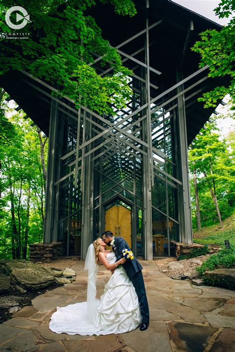 At Thorncrown Chapel In Eureka Springs Complete Wedding Events