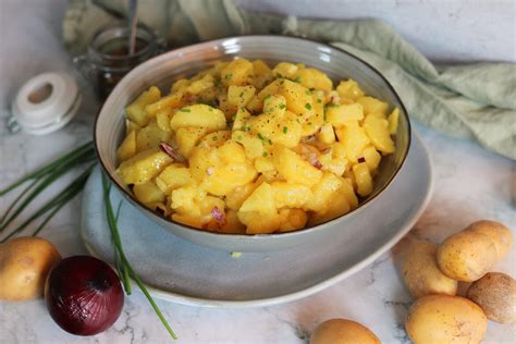 Mamas Bayrischer Kartoffelsalat mit Brühe Essig und Öl