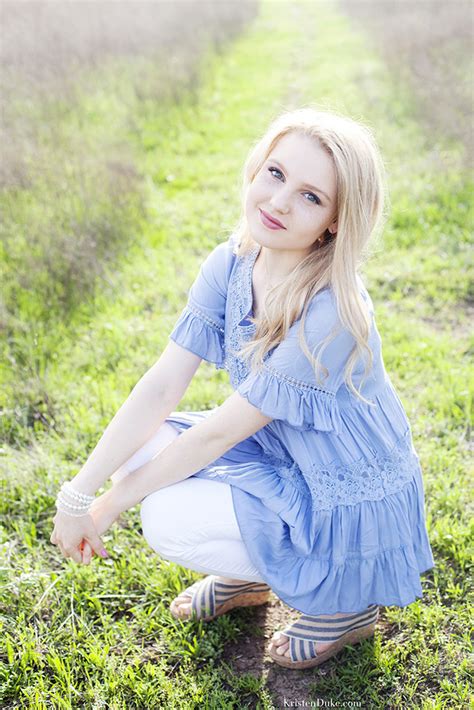 These senior pictures will always look nice no matter how much time has passed. Spring Senior Pictures - Capturing Joy with Kristen Duke