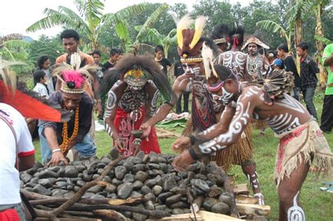 Tradisi Unik Papua Yang Berbeda Dari Yang Lain Budaya Khas Dunia My