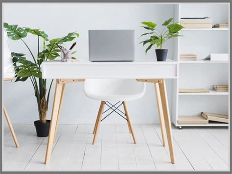 Dalam penataan ruang kantor, penerapan dari asas keamanan dan juga kepuasan kerja sangat perlu untuk dilaksanakan. Tips Menata Ruang Kerja yang Nyaman di Rumah - Edupaint