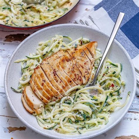 Food 🥰 On Instagram 💪🏼easy Alfredo Chicken With Zoodles 🌱 So Fast