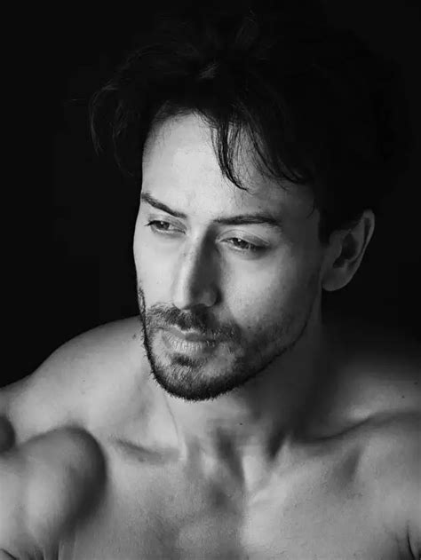 Birthday Special 10 Times Tiger Shroff S Bare Chested Pictures Took