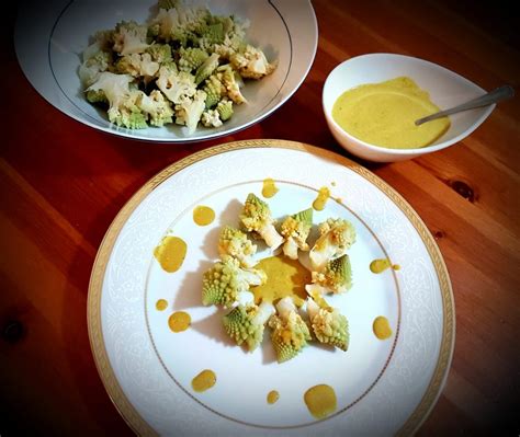 Lo sformato di cavolo romanesco porta in tavola una pietanza tradizionale sempre appetitosa. Cavolo romanesco con salsa al curry e cocco - Una pizza ...