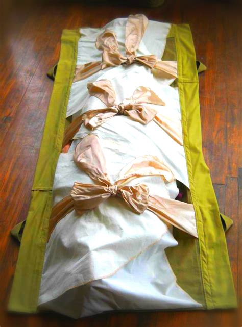 Jewish Funeral Custom Funeral Customs Jewish Judaism Around Body Sbs Topics Culture Achazia Aji