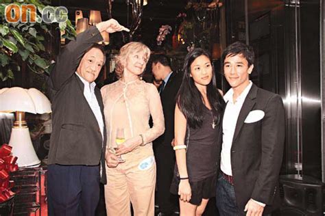 Ying hou laopo buxu tao manhua , no way, my best actress wife , 影后老婆不许逃. 吳嘉龍努力搵錢娶老婆 - 東方日報