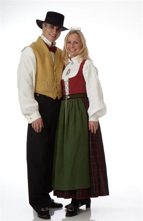 Times are changing, and so too are business processes and models. Bærumsbunad dame og mann : Bærum Husflidsforening