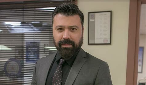 Son olarak i̇stanbullu gelin dizisinde ülfet'in gençliğine hayat vermiş olan türker, kardeşlerim dizisiyle kariyerine devam etmektedir. Bülent Emrah Parlak, Kanal D'nin meşhur dizisine katıldı!