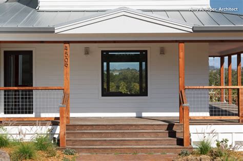 Hog wire deck railing panels designs, kind of fencing options are available to the screen. Frame hog wire panels as porch railing | Modern farmhouse ...