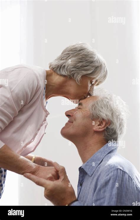 Old Man Kissing Facebook Profile Picture Goimages All