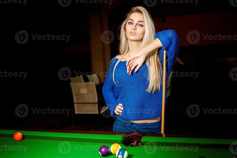 Cutie Young Blonde With Blue Eyes Plays Pool Billiard 16519115 Stock
