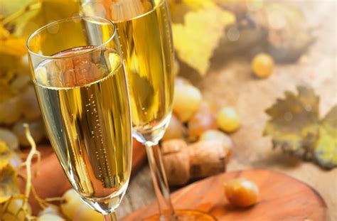 6 Italian Sparkling Wine Regions You Need To Visit