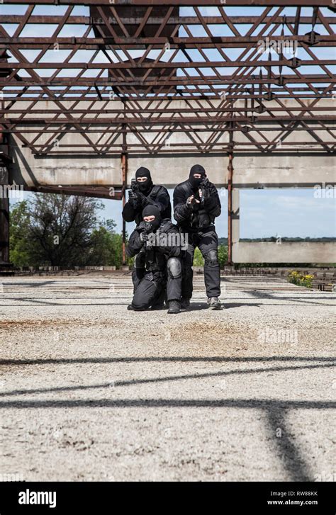 Special Forces Operators In Black Uniforms In Action Stock Photo Alamy