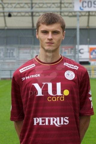 ɛsəˈveː), is a belgian professional football club based in waregem, west flanders. Fc Zulte Waregem Hadžić 18