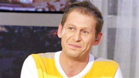 În prima sa apariție în calitate de prezentator de televiziune, a dezvăluit că este homosexual. Mircea Solcanu, după declarațiile făcute despre familia ...