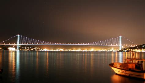 Ein ort, an dem sich orient und. Bosporus-Brücke