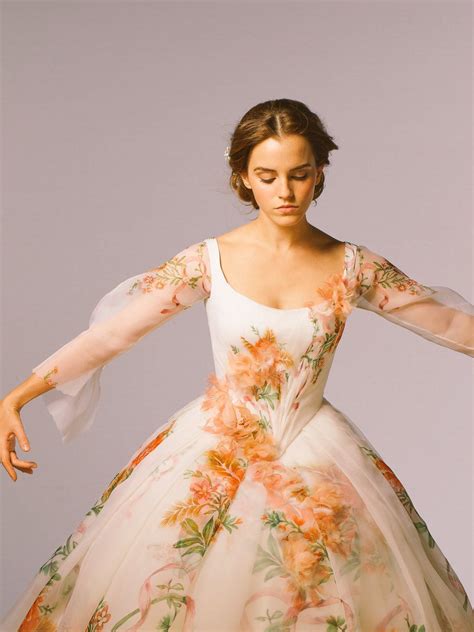 New Pic Of Emma Watson From Beauty And The Beast Beauty And The
