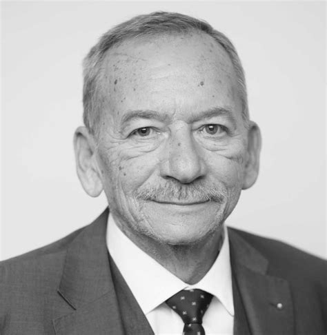 Nestraník, dříve ods a of: Zemřel předseda Senátu Jaroslav Kubera | STA Bruntálsko
