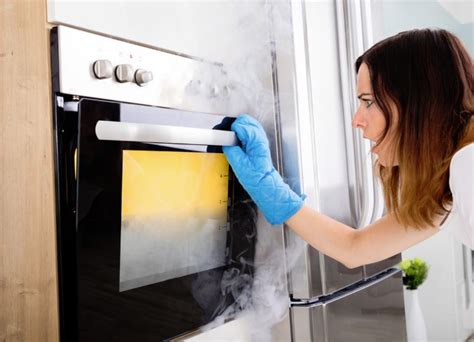 Cómo limpiar un horno electrico muy sucio por dentro