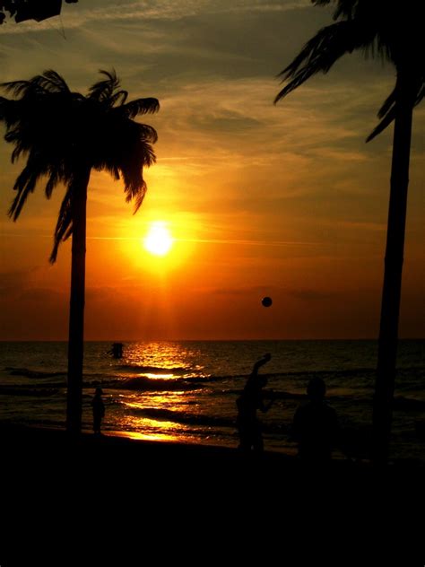 Der hindernislauf ist ein großartiger ort für ein schönes mädchen foto. Romantischer Sonnenuntergang Foto & Bild ...