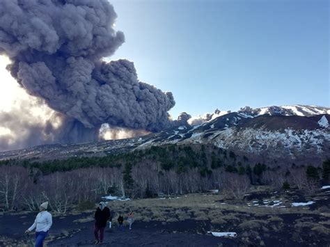 Freie kommerzielle nutzung keine namensnennung bilder in höchster qualität. Aktueller Ausbruch des Ätna 24. Dezember 2018 - Go-Etna