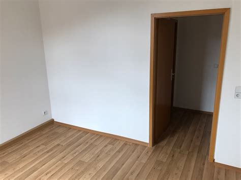 Bei einer 50m² wohnung zahlt man aktuell eine durchschnittliche miete von 5,09 eur/m². Wohnung in Plauen 5 Raum Wohnung in Plauen 4 Zimmer ...