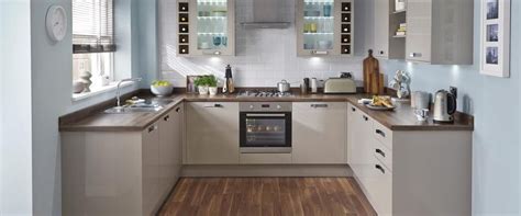 The kitchens apparent are from b&q, ikea, betta living, john lewis, magnet, wren kitchens, benchmarx, homebase, next and howdens joinery. Kitchens | Howdens kitchens, Kitchen design, Kitchen colors