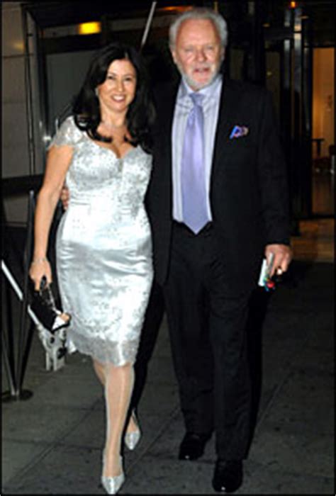 Сэр фи́лип э́нтони хо́пкинс — британский и американский актёр театра и кино, кинорежиссёр, композитор. BBC NEWS | UK | Wales | South West Wales | Sir Anthony turns 70 with friends