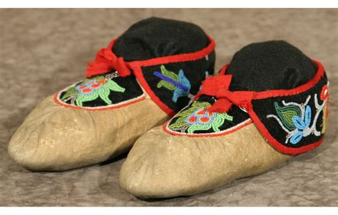 Pucker Toe Moccasins With Joanne Soldier Mentoring Artists For Womens Art