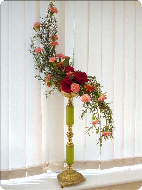 The photos in this page show s shaped arrangements. Hogarth Curve Arrangement - Hannah's Floral Design