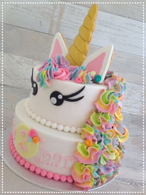 Unicorn cake square these pictures of this page are about:square unicorn cake ideas. Unicorn cake with rainbow mane. Unicorn taart met oren en ...