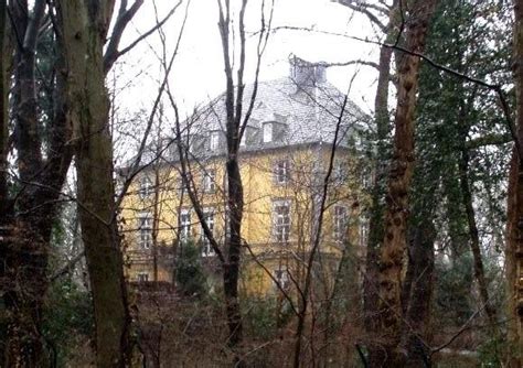15 km east of cologne on the 51st parallel. Wasserburg Hemmersbach in Kerpen-Horrem