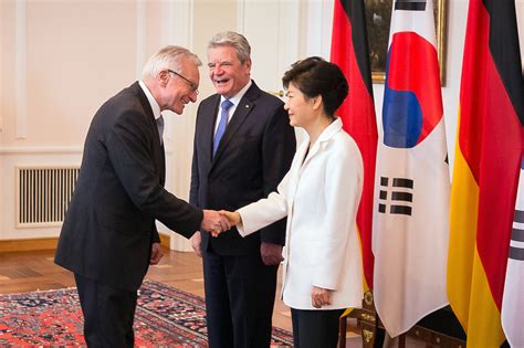 Fau Präsident Als Experte Für Den Austausch Mit Südkorea Gefragt Fau