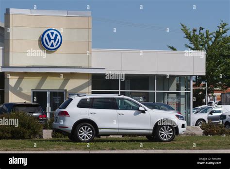 Volkswagen Dealer In Kingston Ont On Sept 22 2015 Stock Photo Alamy