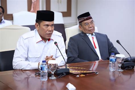 Here you will find one or more explanations in english for the word pengurus. Kementerian Pendayagunaan Aparatur Negara dan Reformasi ...
