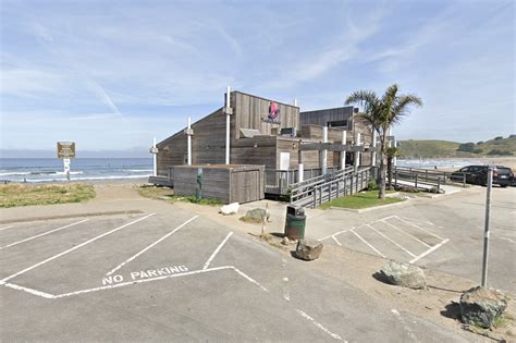 CA couple celebrates wedding at world's most 'beautiful' Taco Bell