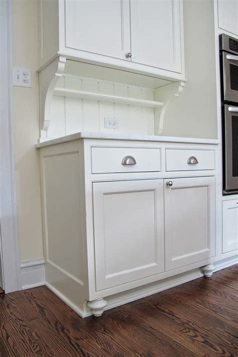 If you want to make your home look more warm and cozy, green kitchen cabinet will be your good choice. Just*Grand: Grand Kitchen At Last!