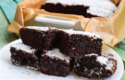 Saftige Low Carb Schoko Brownies mit Schoko Stückchen