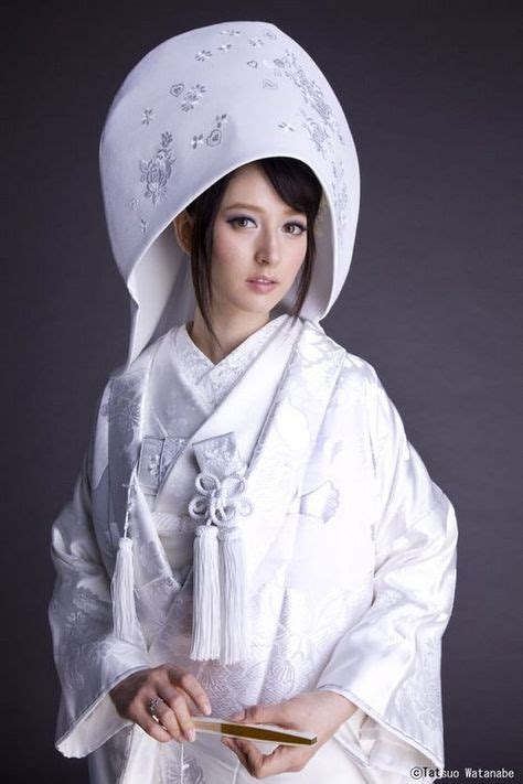 Denn das system ist etwas komplexer, es besteht nämlich aus. White - Branco - traditional japanese wedding dress in ...