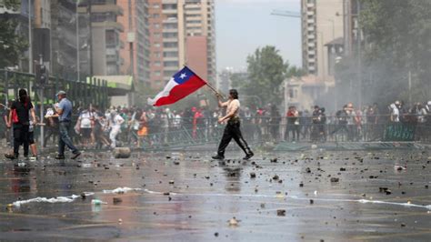 / hace 33 días que en chile se desató un estallido social. Hoy y más allá en un tiempo largo: Chile - LoQueSomos